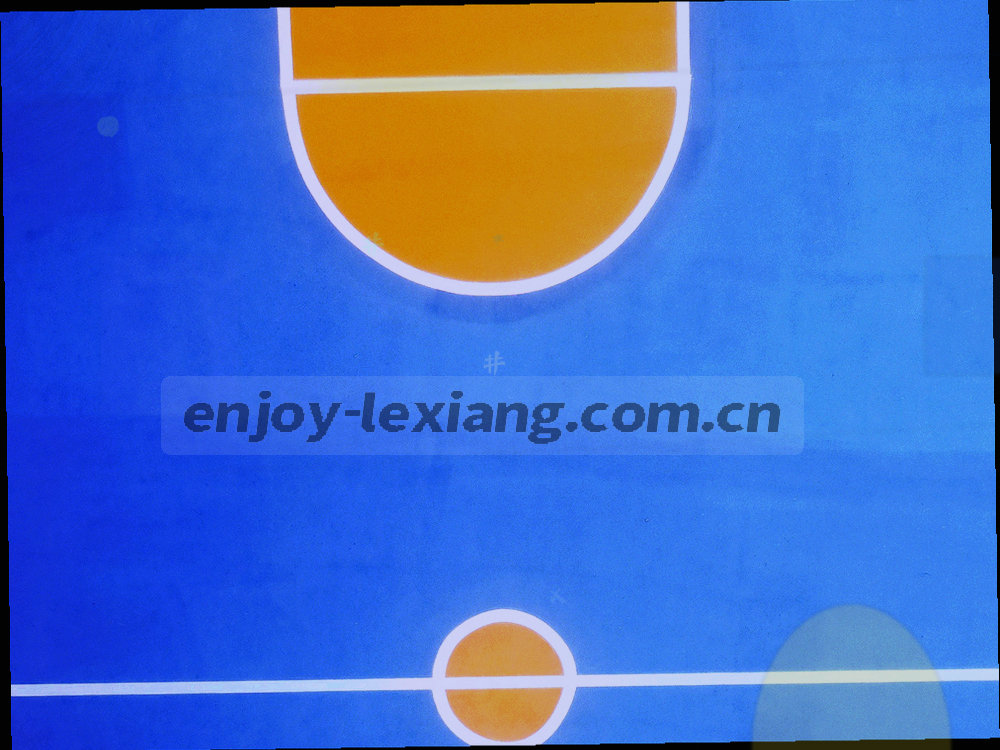 手在手机上滑动页面的特写，画面中无文字与品牌标识